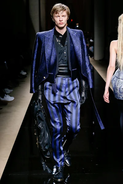 Look 30